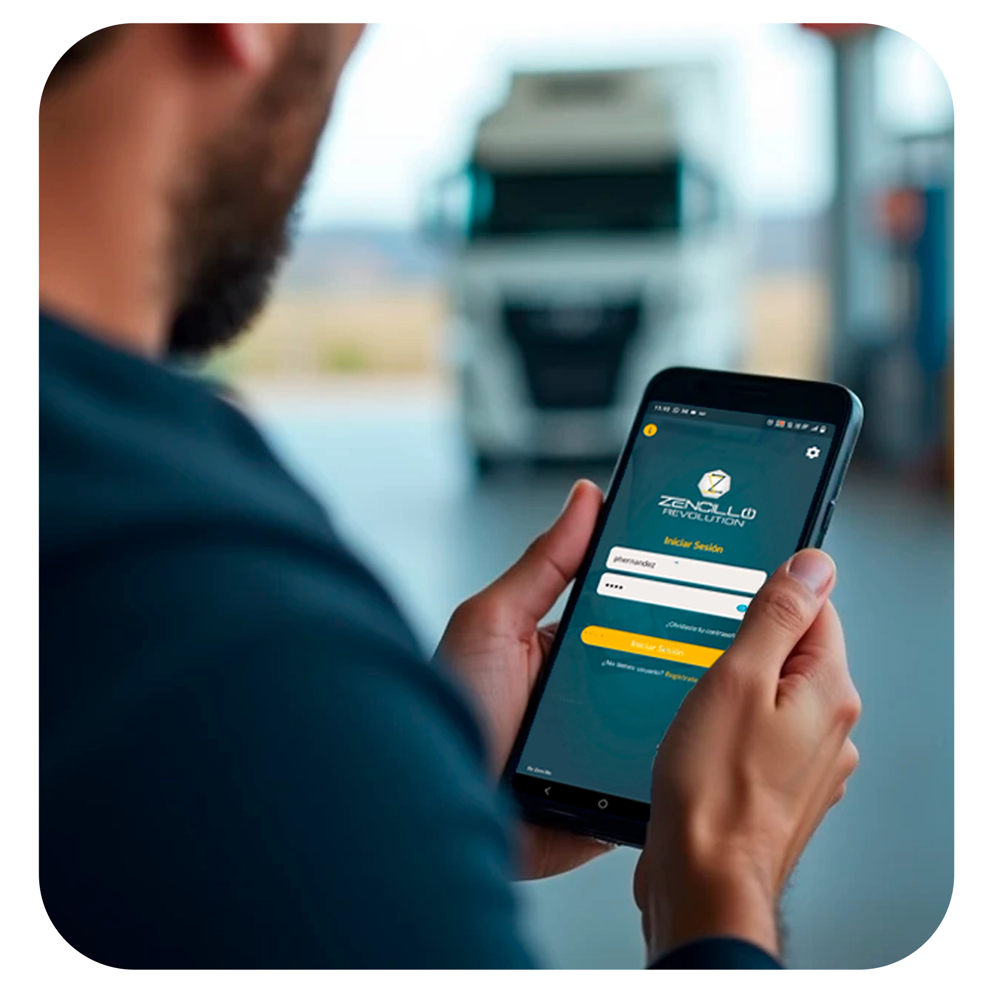 Usuario frente a un camión de carga utilizando la App de Zencillo Revolution para iniciar sesión y gestionar el consumo de combustible de su flota.